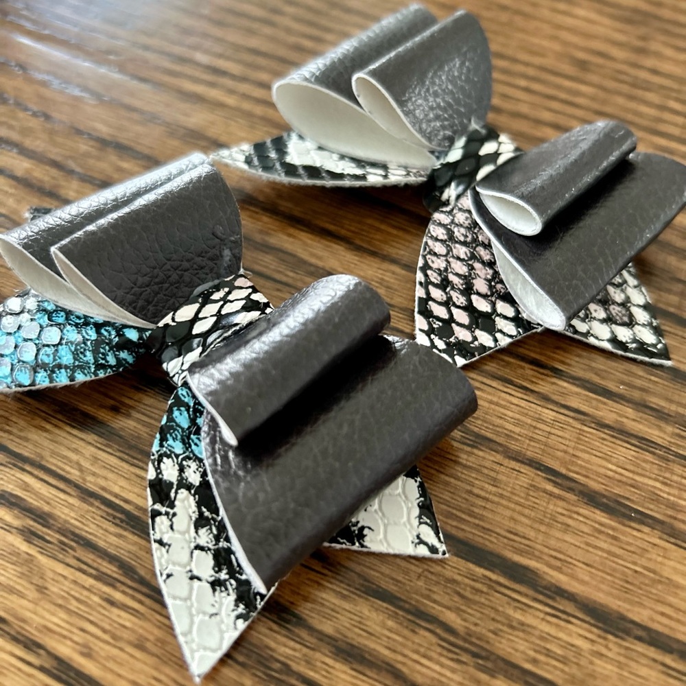 SOLD•Shoe Clips - Picture 3 of 3